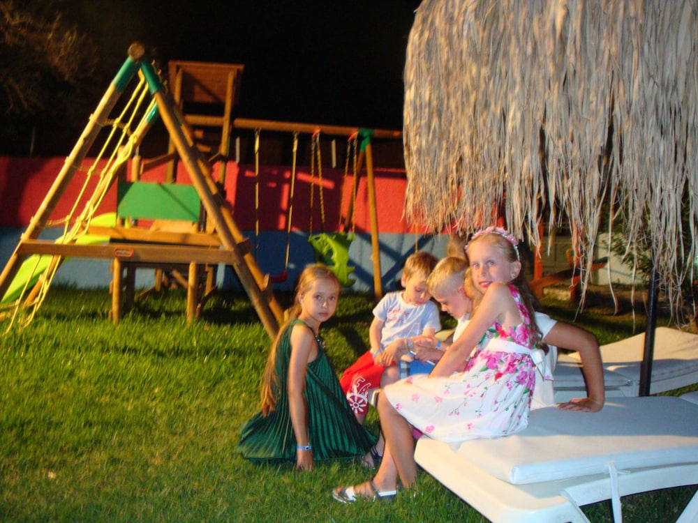 Oasis Hotel Bungalows 29/64
