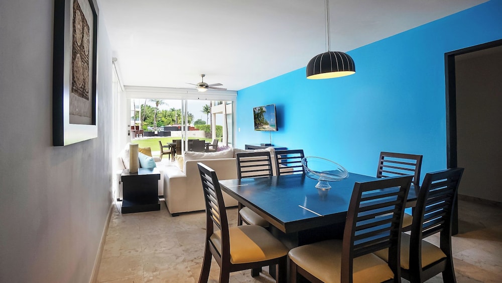 The Elements Oceanfront & Beachside Condo Hotel 34/50