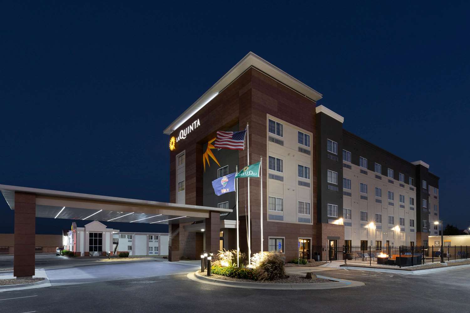 La Quinta Inn & Suites by Wyndham Wichita Airport 50/56