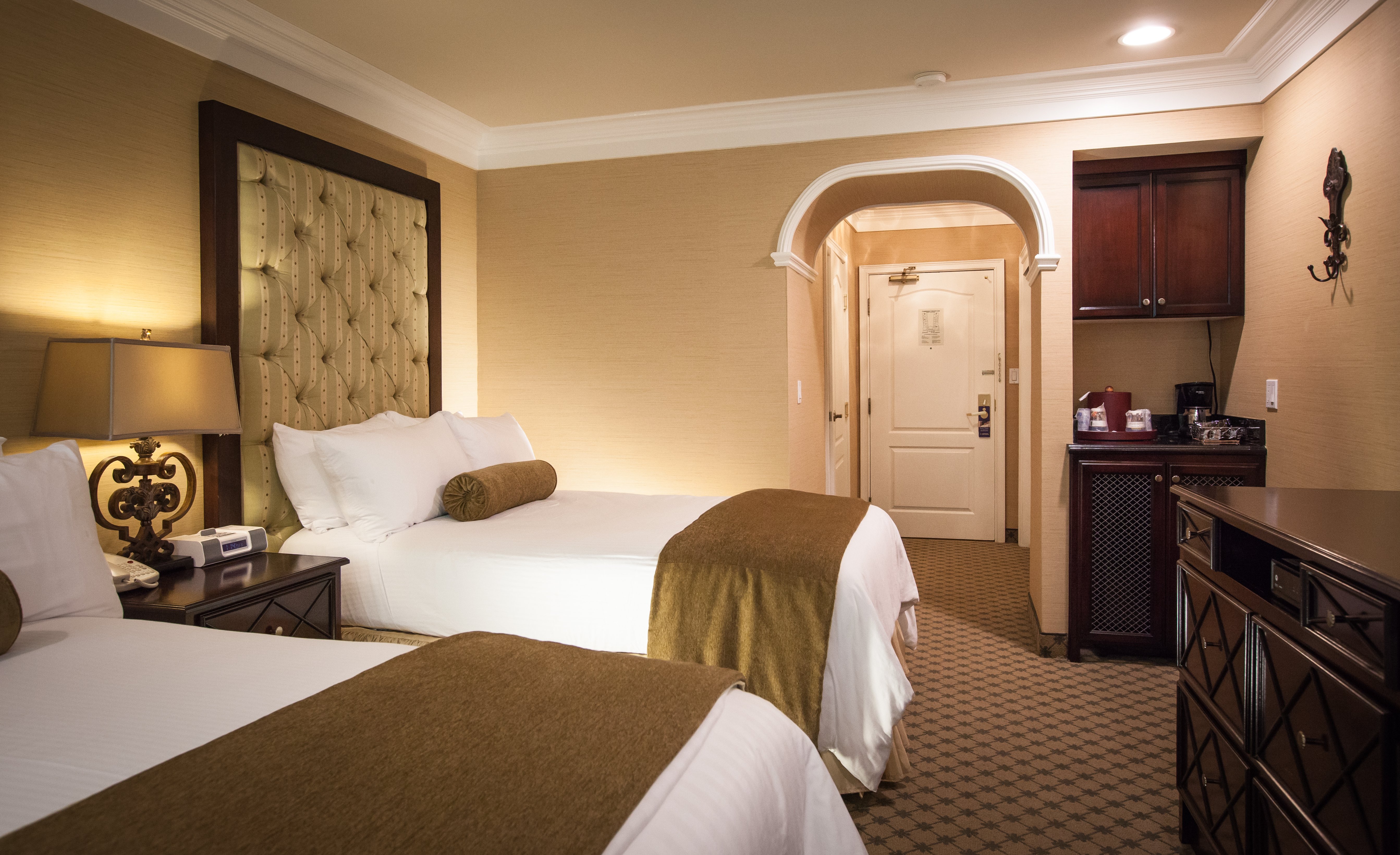Best Western Plus Sunset Plaza Hotel 30/83