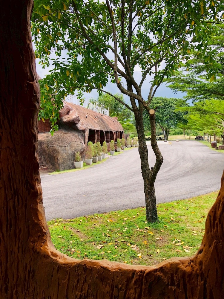 Timberland And Fruit Resort 48/50