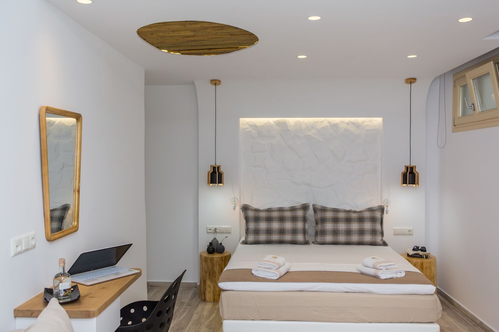 SEMI ROOM, BASEMENT, STUDIO