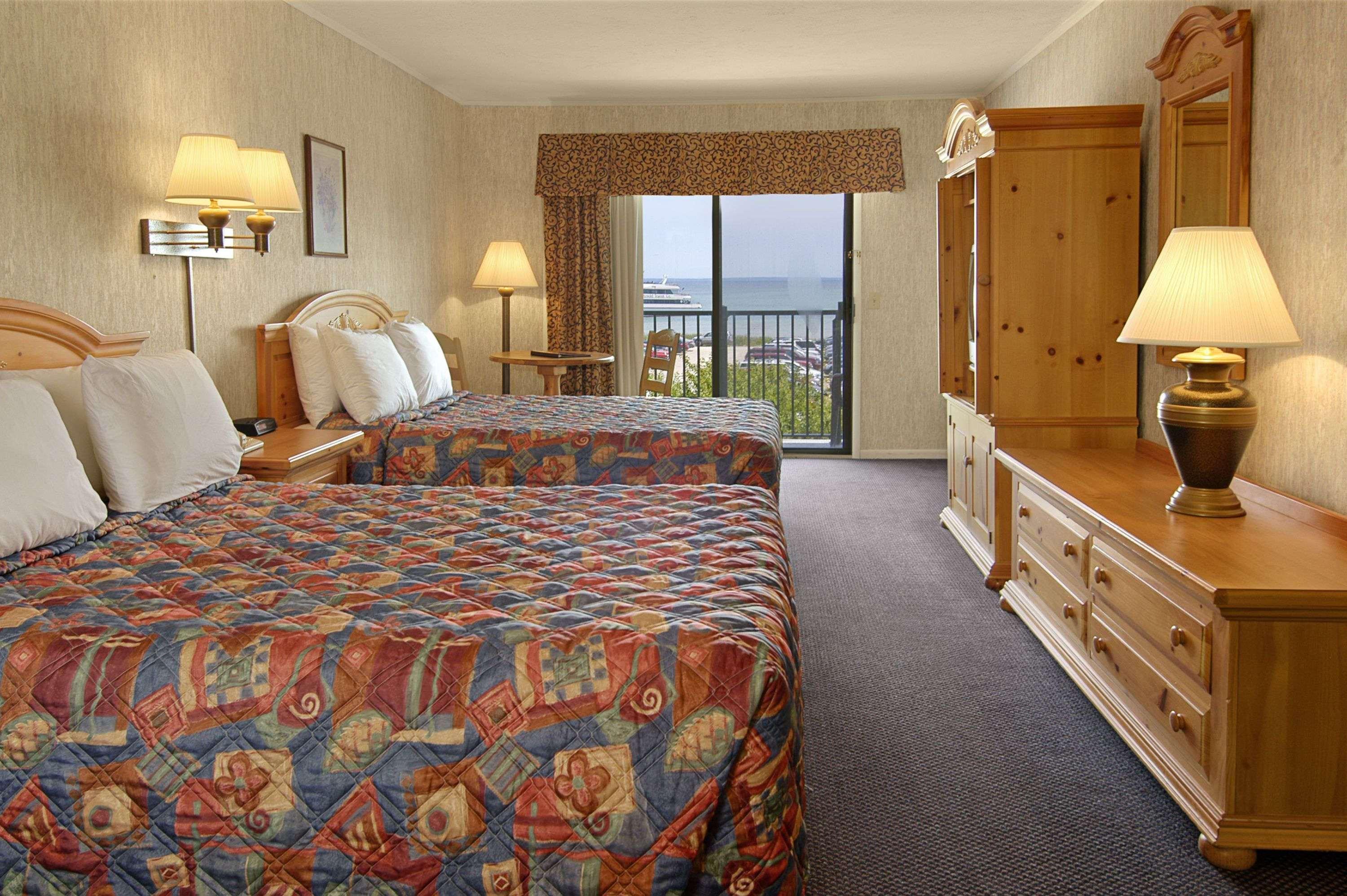Room, 2 Queen Beds, Partial View
