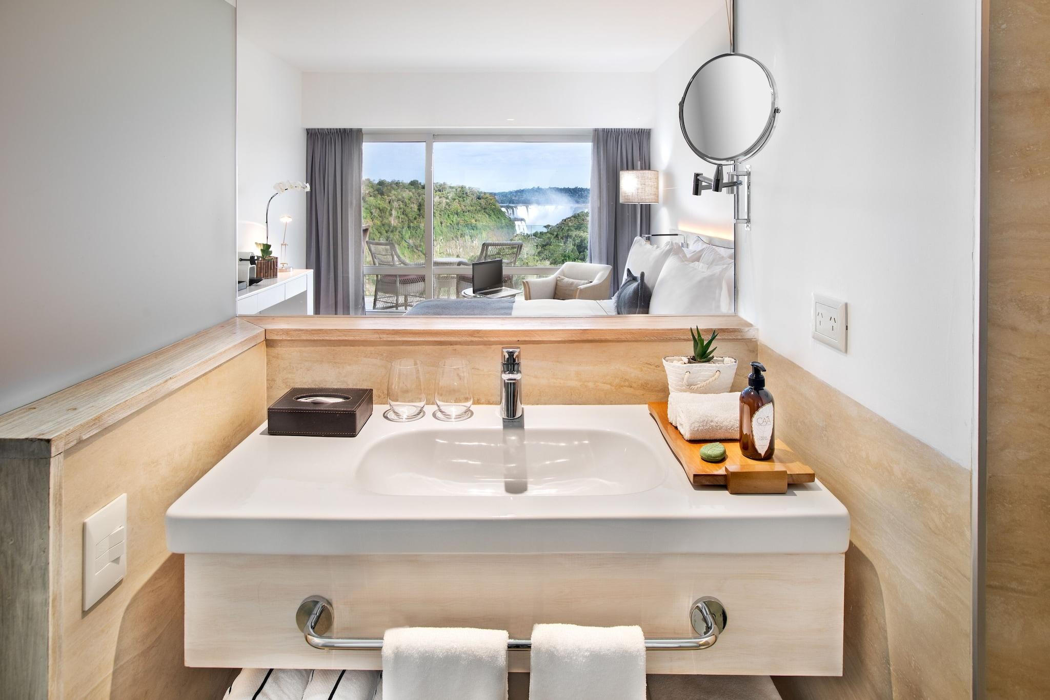 Red Level, Junior Suite, Falls View