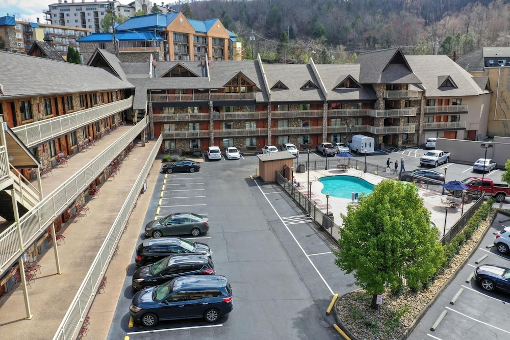 Crossroads Inn & Suites 57/68