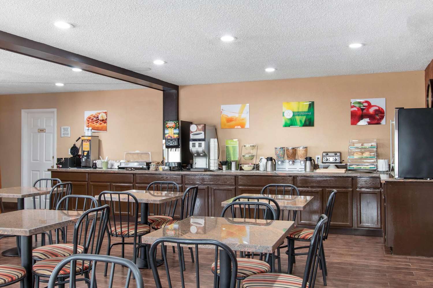 Quality Inn & Suites I-35 Near Frost Bank Center San Antonio, TX 25/33