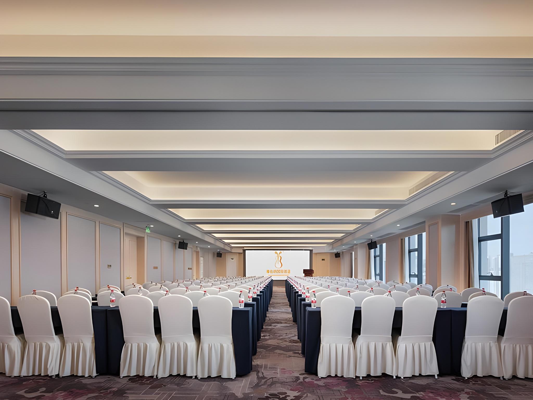 Vienna International Hotel (Chengdu Convention and Exhibition Center, Qilong Metro Station) 26/26