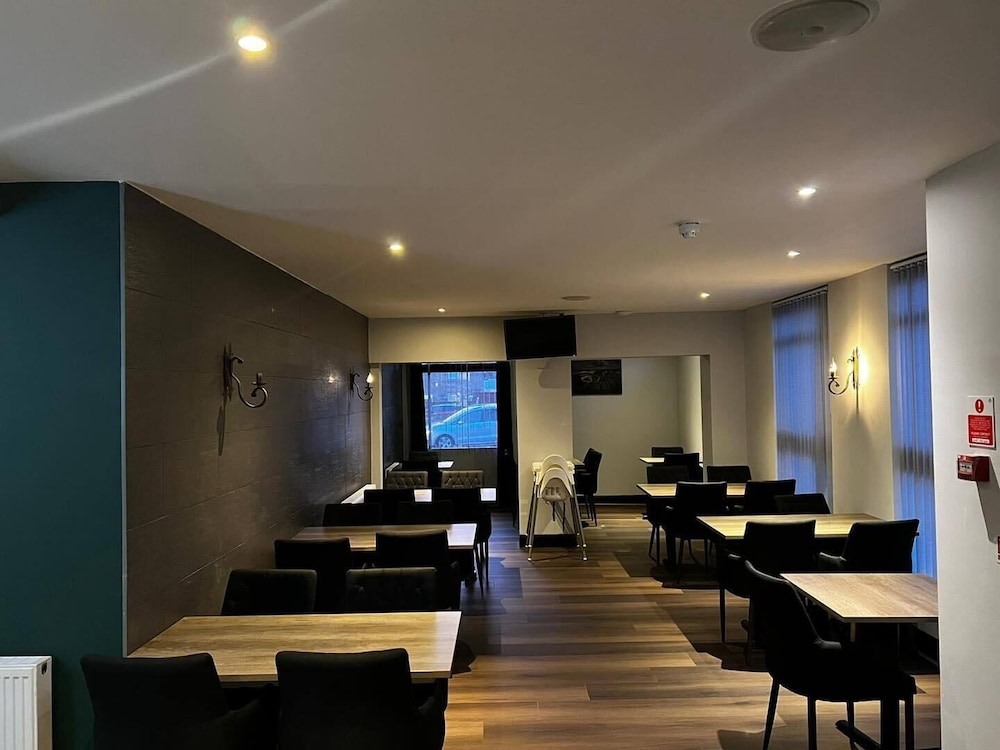 Crown Court Hotel & Bar 36/50