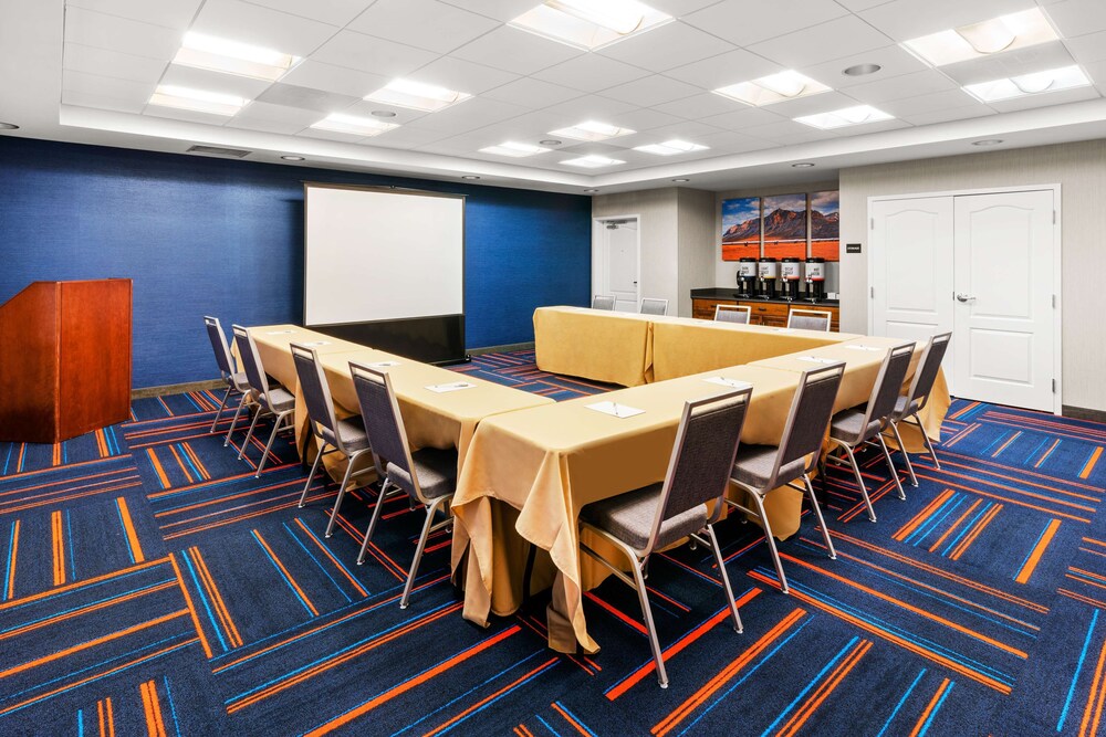 Hampton Inn and Suites Fairbanks 40/43