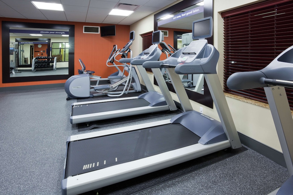 Hampton Inn & Suites Minneapolis/West-Minnetonka 12/25