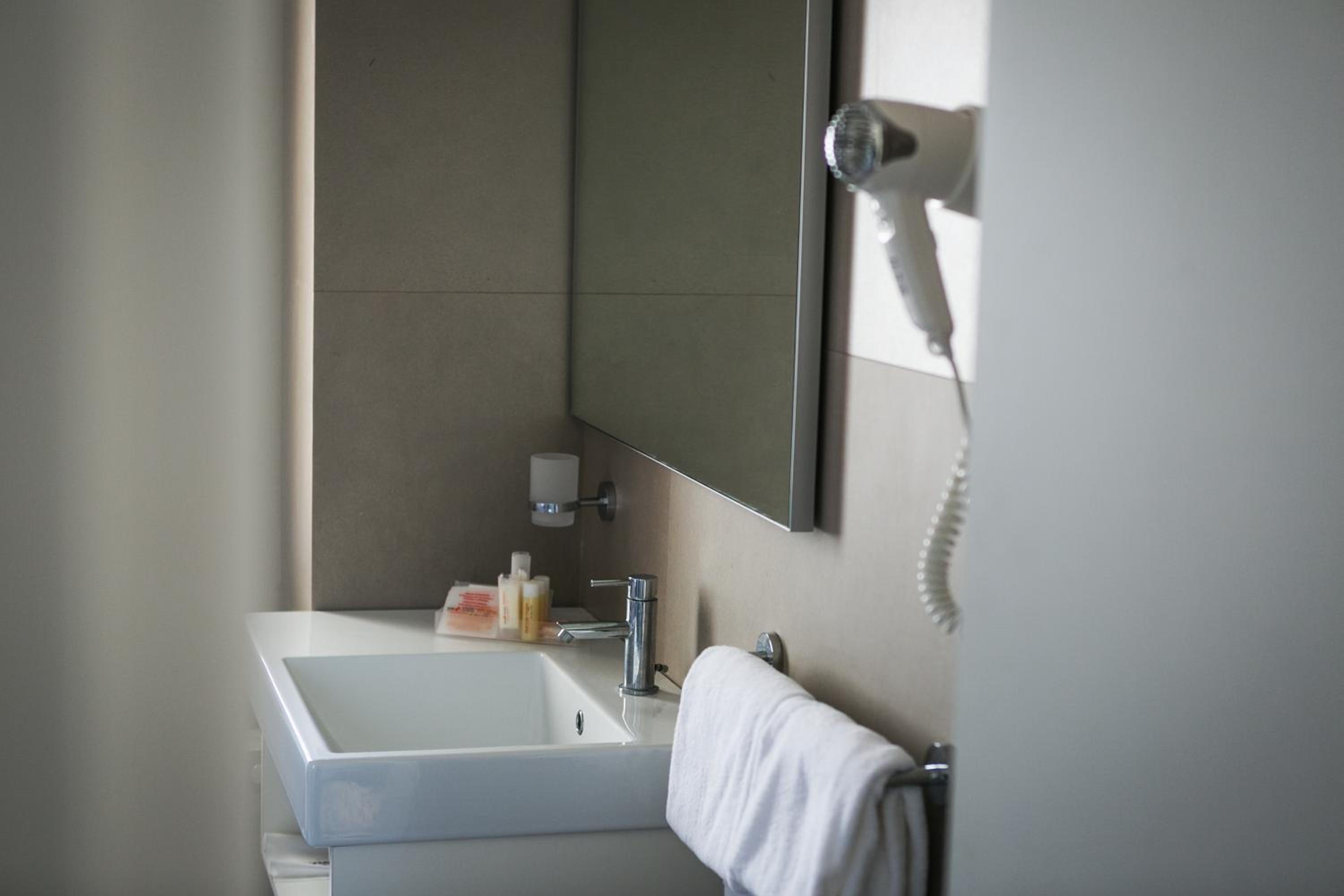 Classic, Quadruple, Lateral Side Sea View, Balcony, Pool Access، Yes Hotel Touring & Spa 8/8