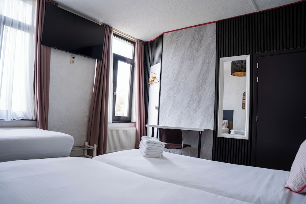 ROOM, TRIPLE