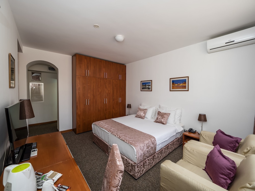 Le Petit Piaf Hotel 21/56