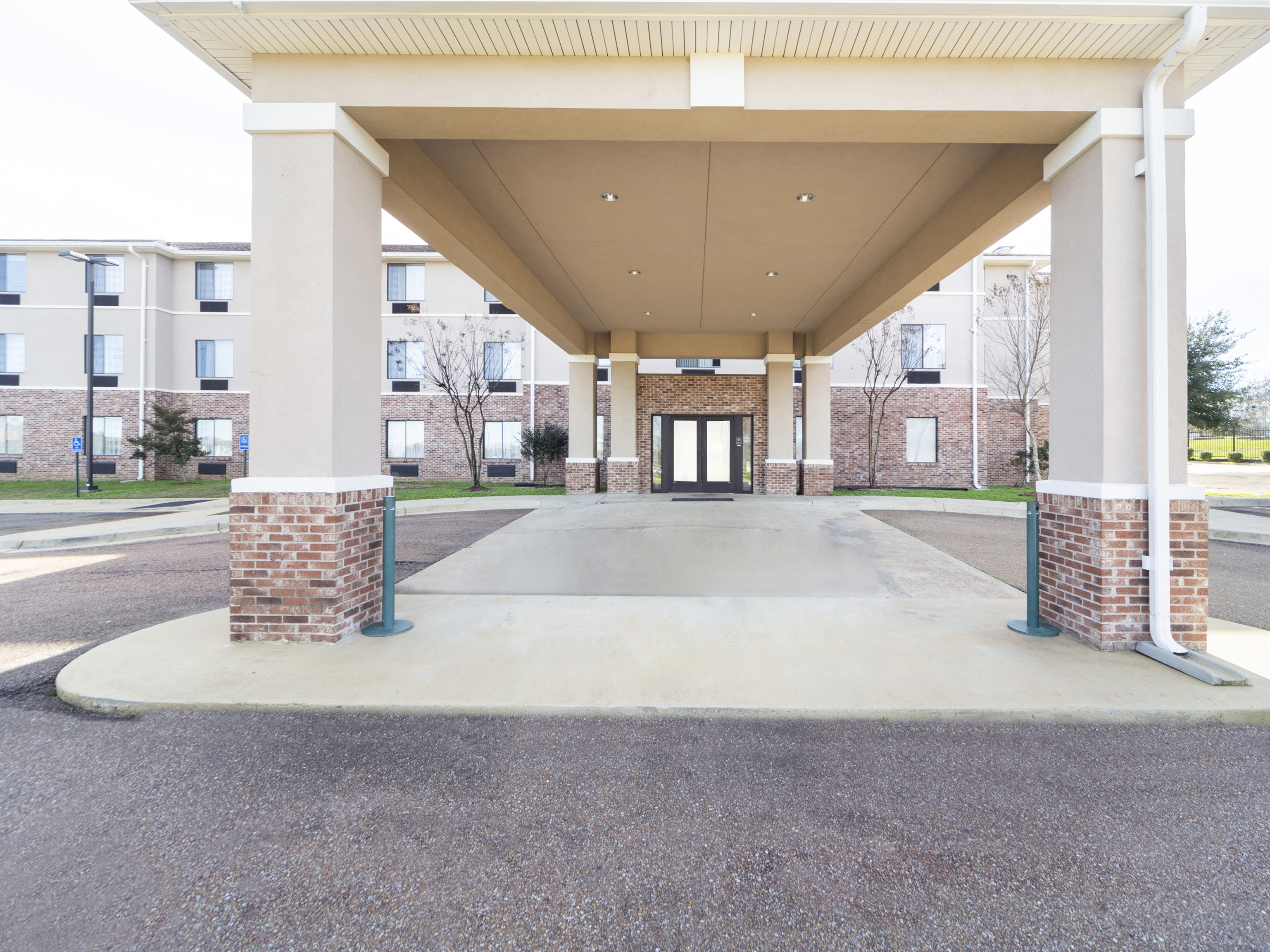 Ramada by Wyndham Jackson MS 25/26
