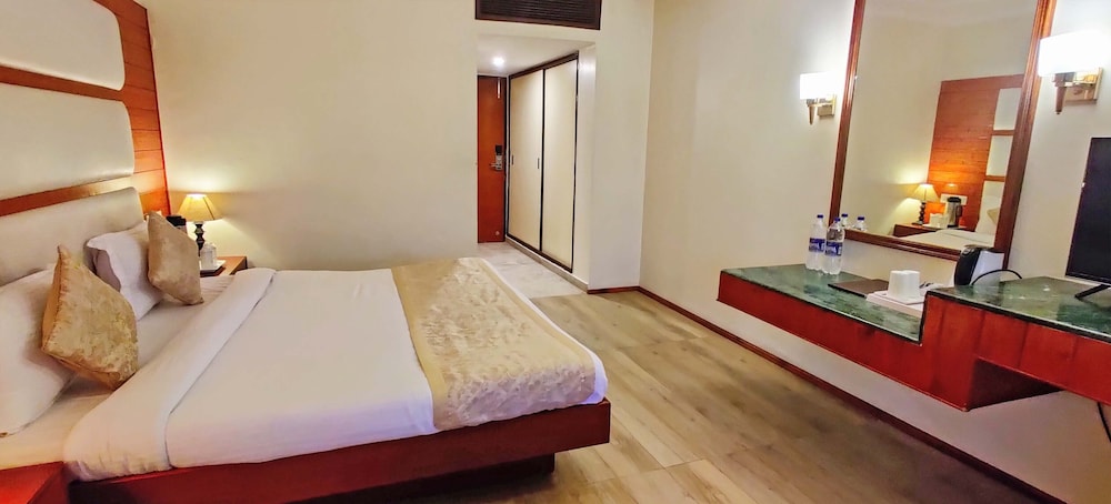 Whistling Pines Resort 16/50