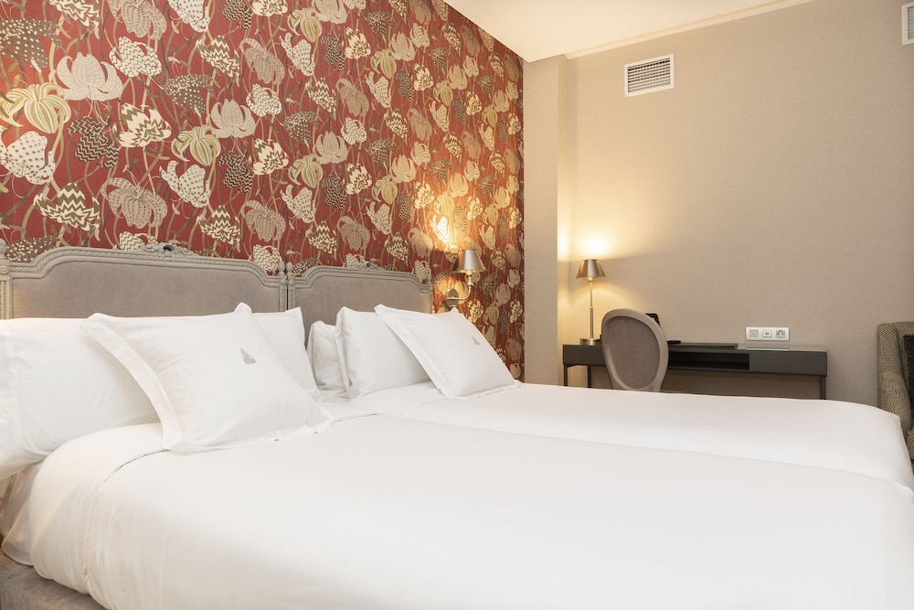 Room, 1 Double and 1 Single Bed, with Extra Bed