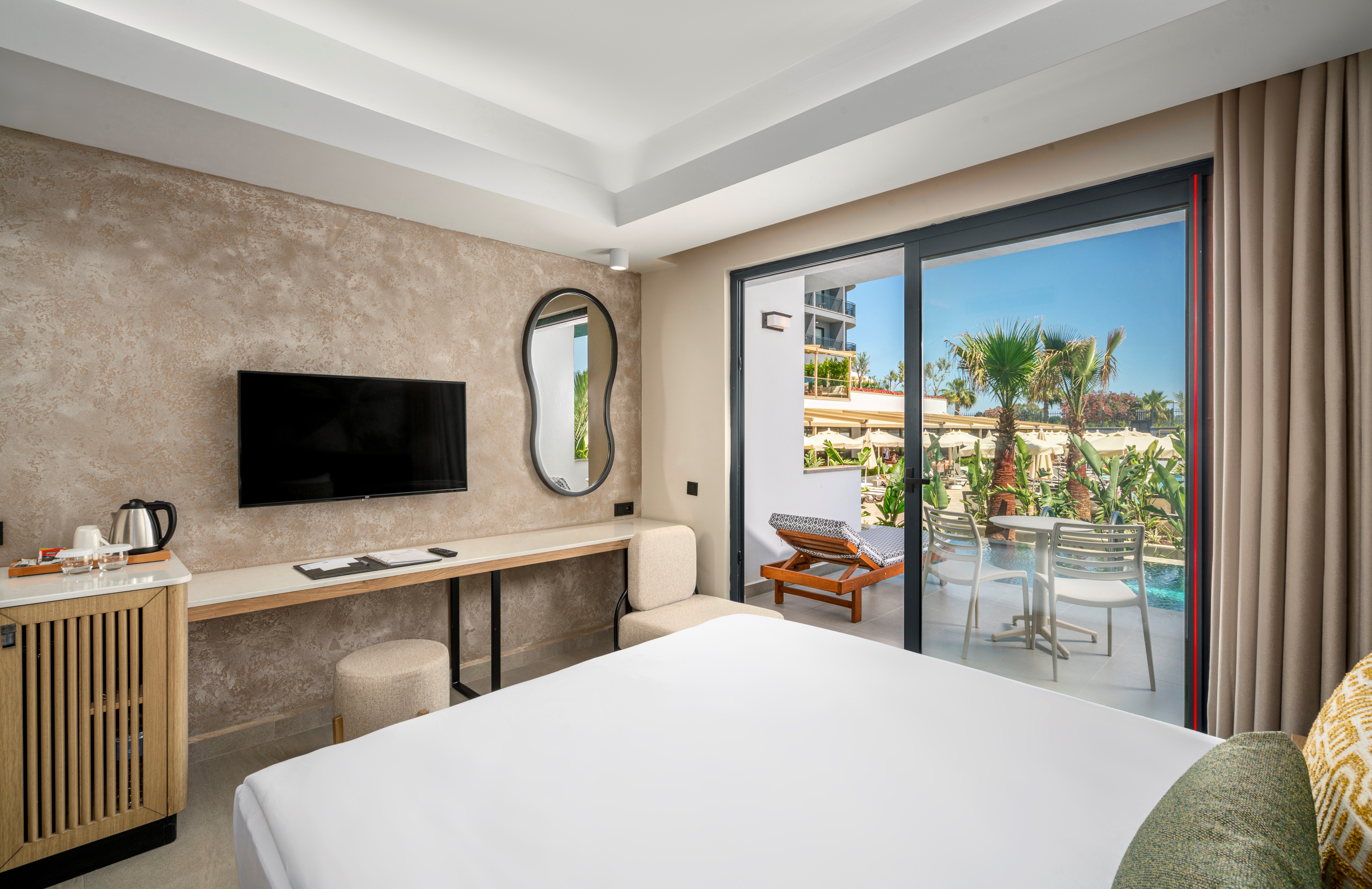 Swim Up, Double Bed