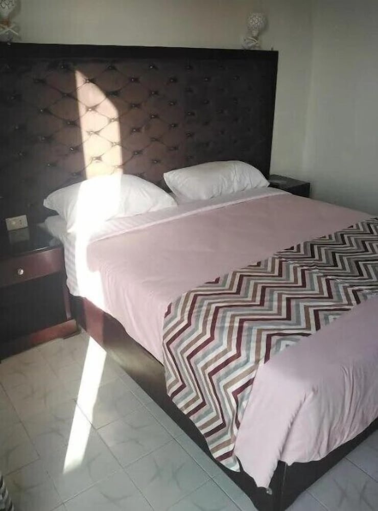 Dolphin Continental Hotel 26/59