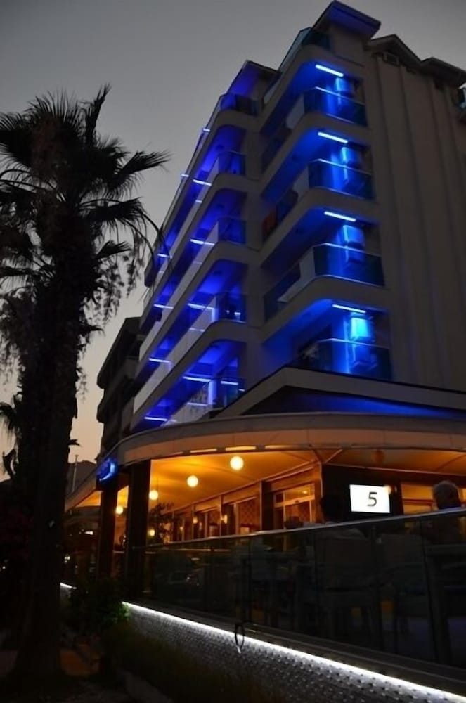 MODA BEACH HOTEL 2/57
