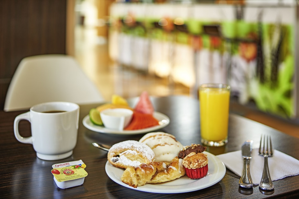 Ibis Hong Kong Central & Sheung Wan Hotel 40/65