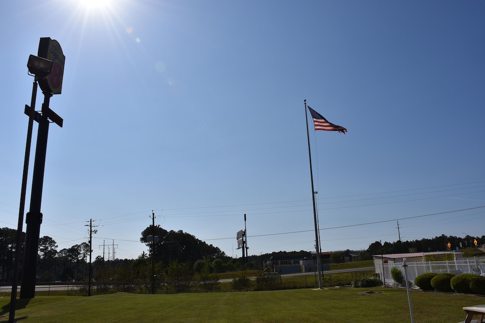 Super 8 by Wyndham Tifton 48/54