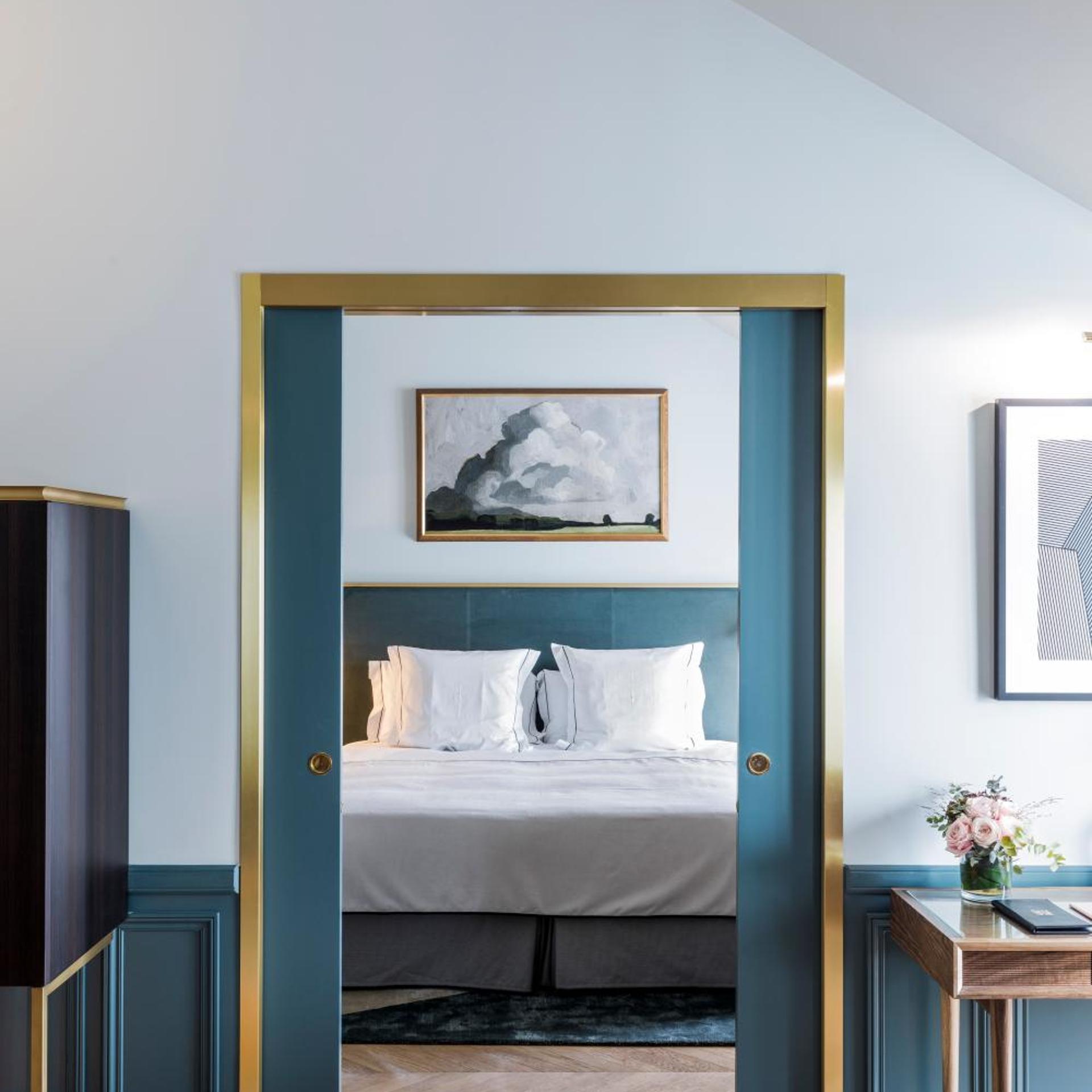 Suite, Eiffel View
