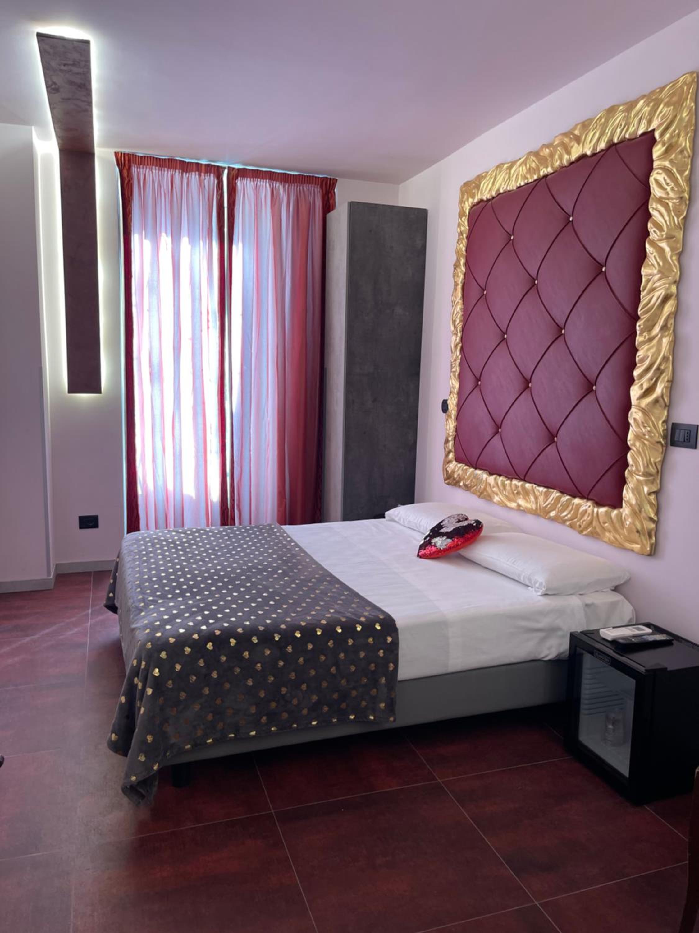 Deluxe, Queen Bed, Hot Tub