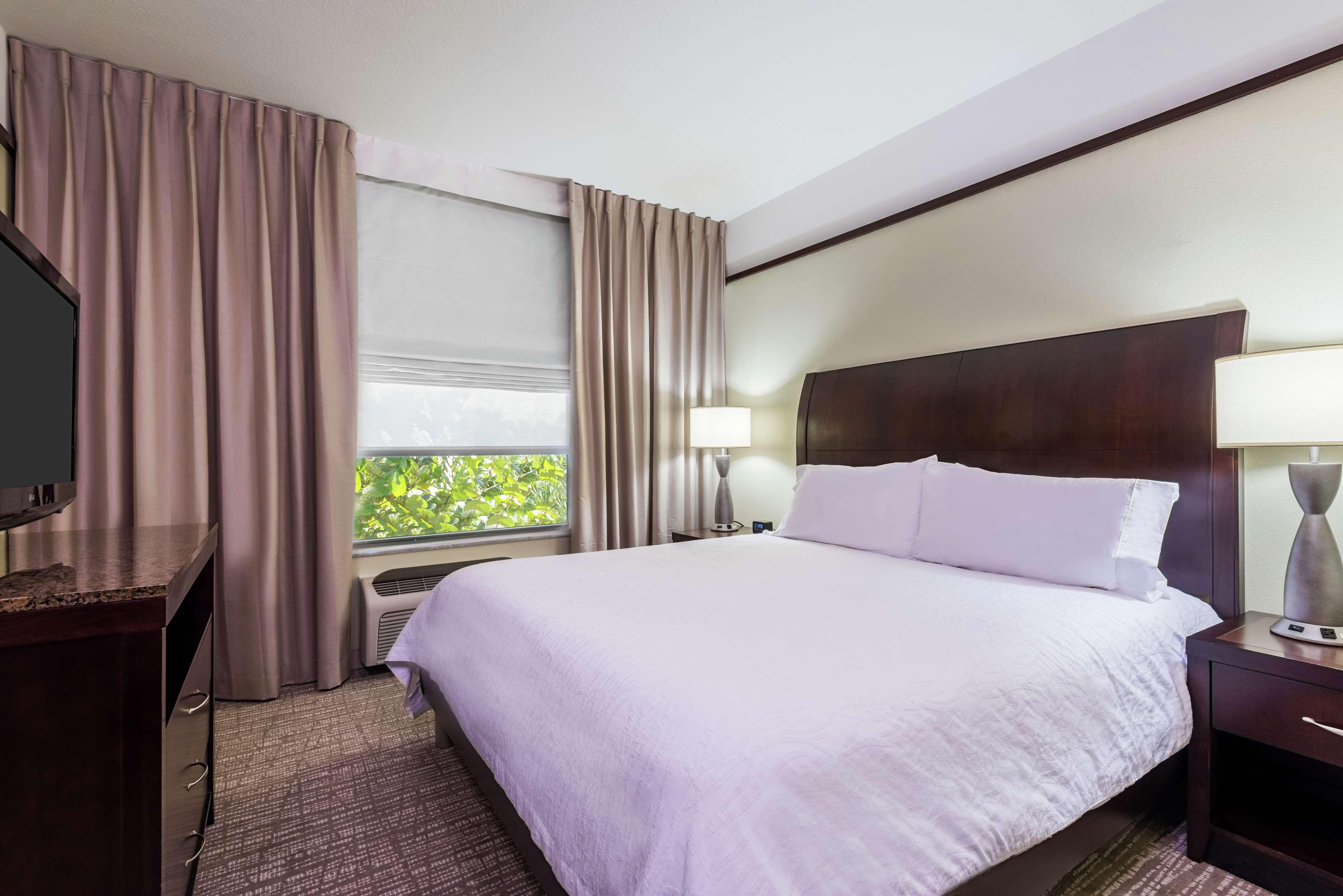 1 BEDROOM, SUITE, KING BED, SOFA