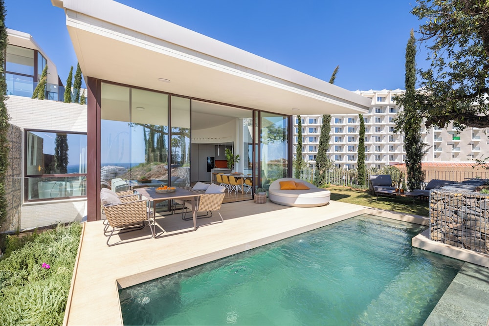Leiro Residences 24/50
