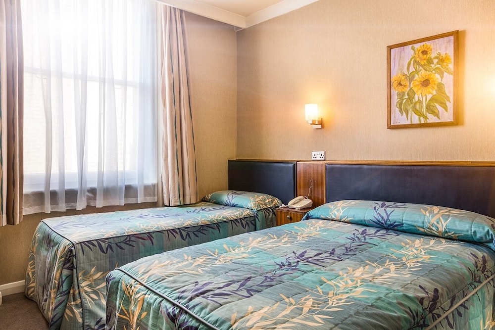 غرفة ثلاثية بسرير مزدوج وسرير فردي، Mitre House 2/4