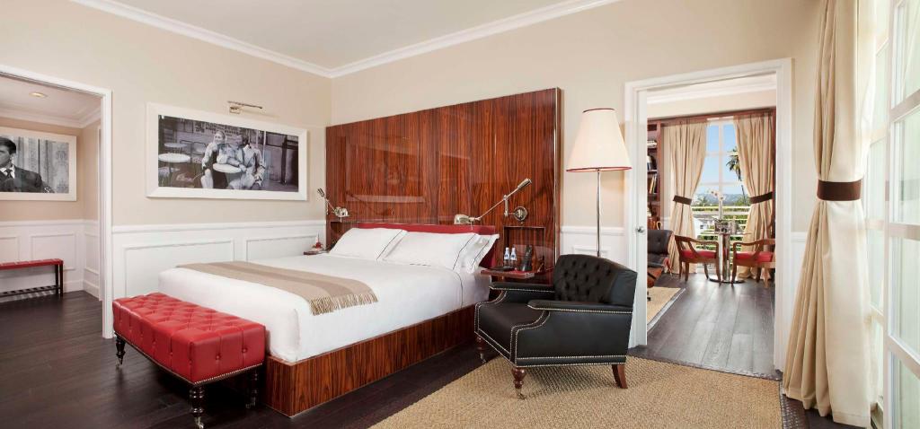 Suite, King Bed, Accessible
