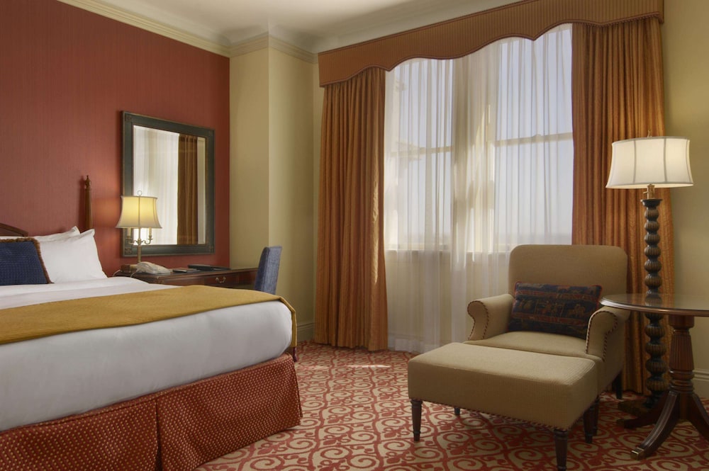 Fairmont Hotel Macdonald 16/62