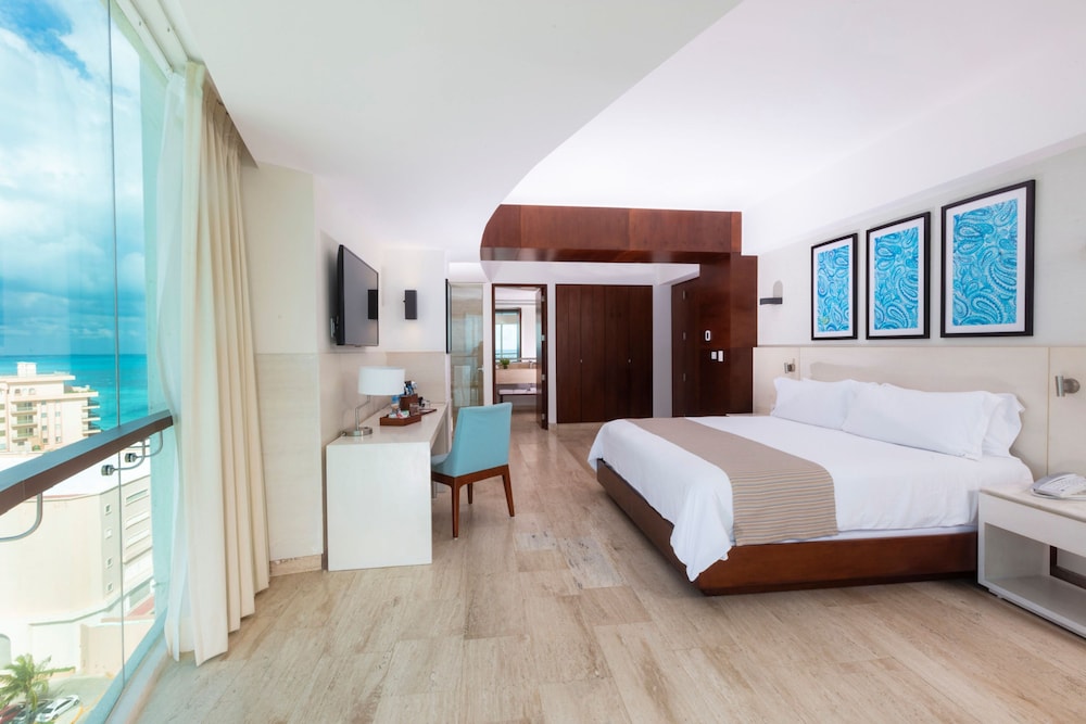 Altitude, Suite, King Bed, Ocean Front, Corner