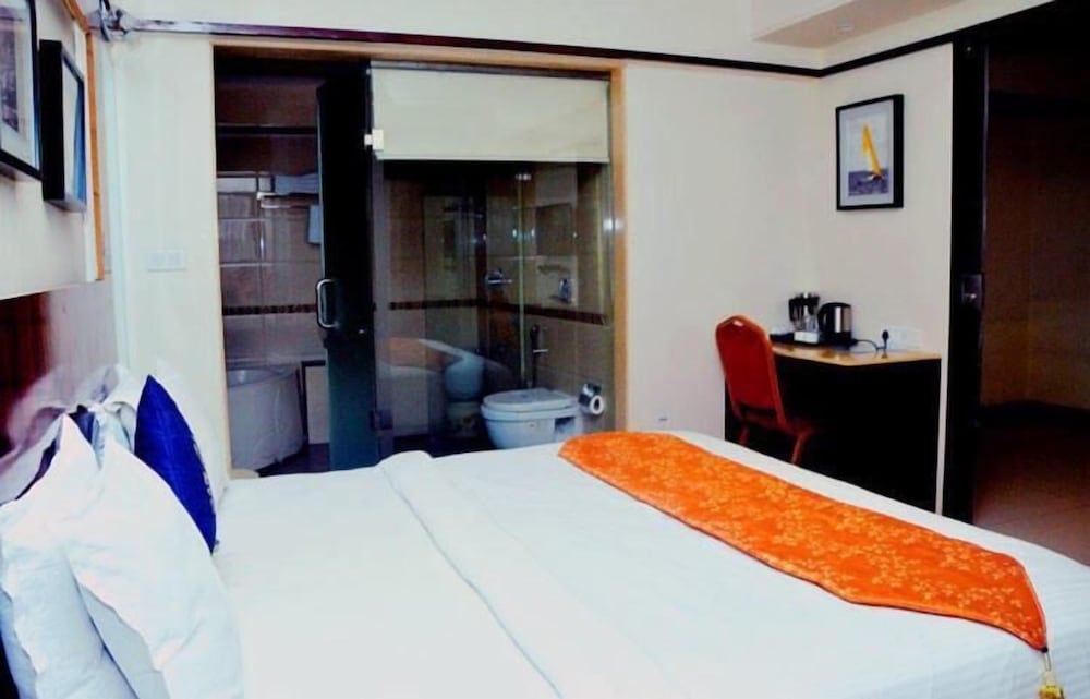 The Grand Tulip, Swargate 16/30