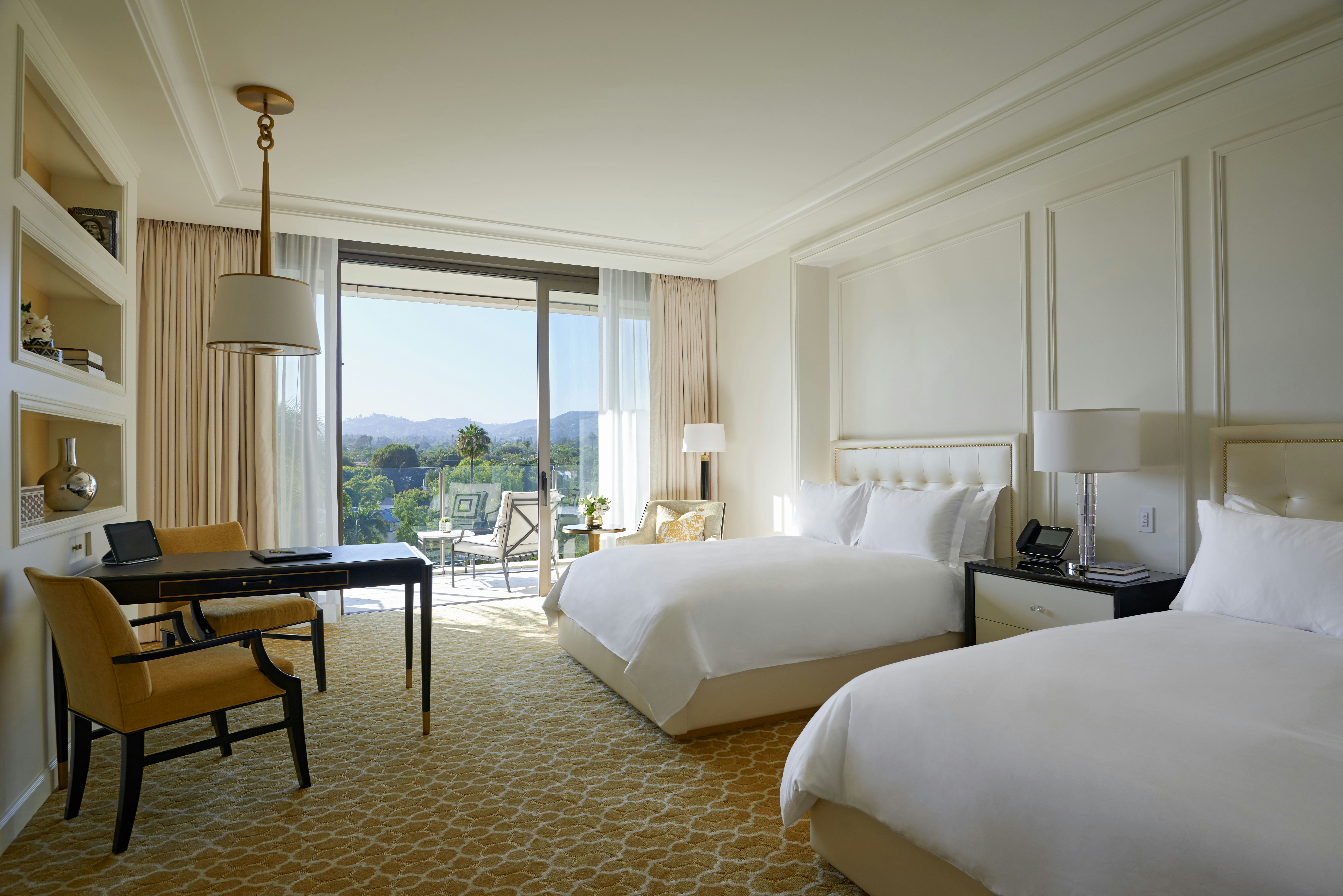 DELUXE, 2 QUEEN BEDS