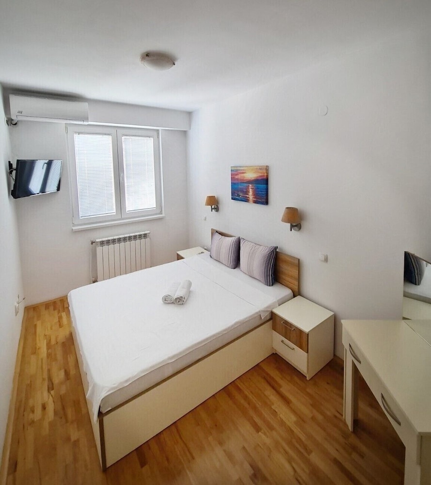 DELUXE, APARTMENT