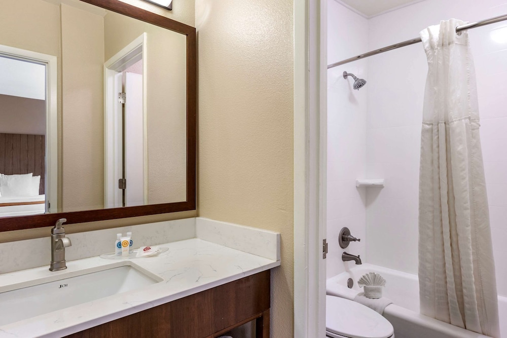 Comfort Suites Tucson near Sabino Canyon 21/47