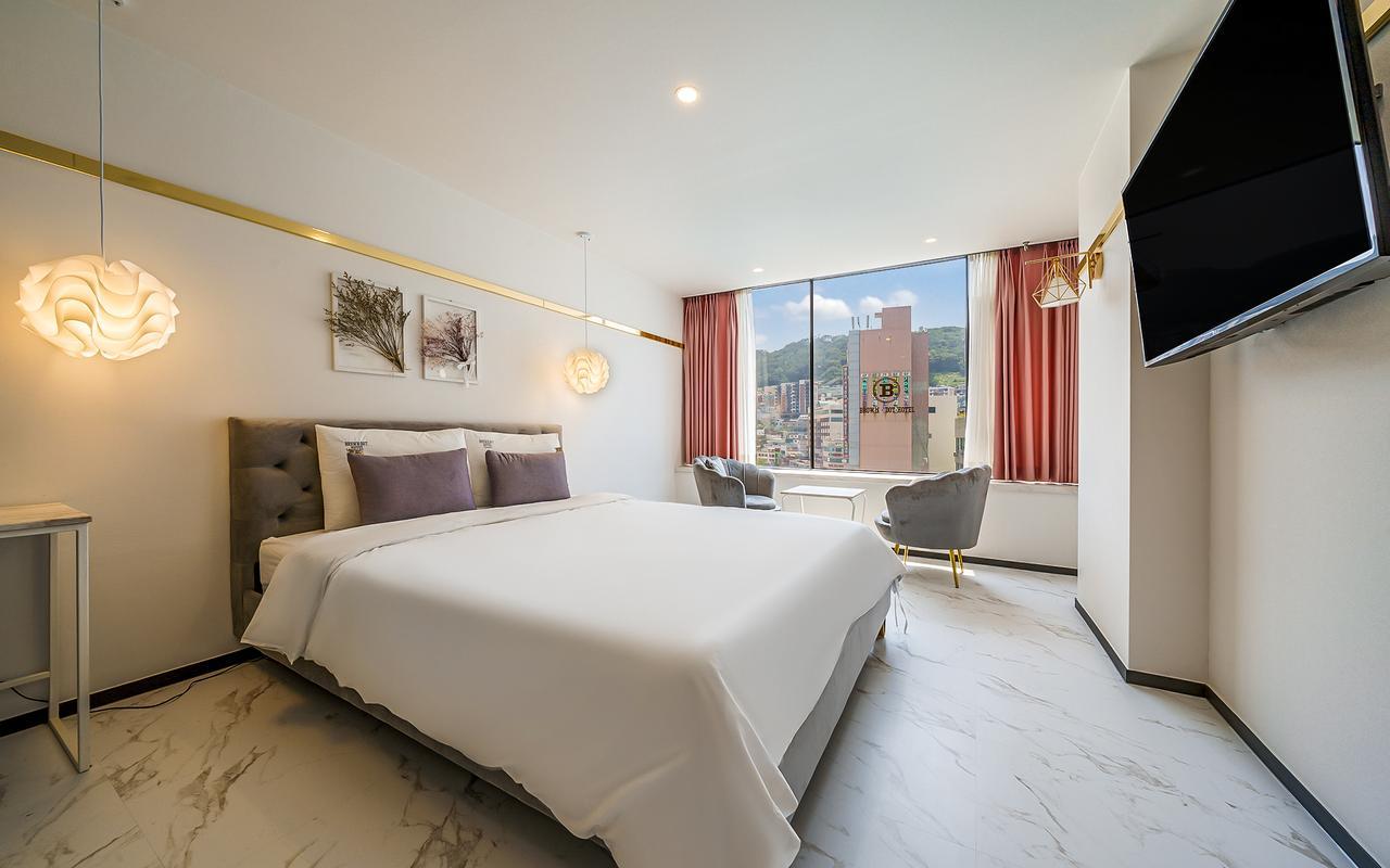 Room, Double Bed, Lateral Side Sea View