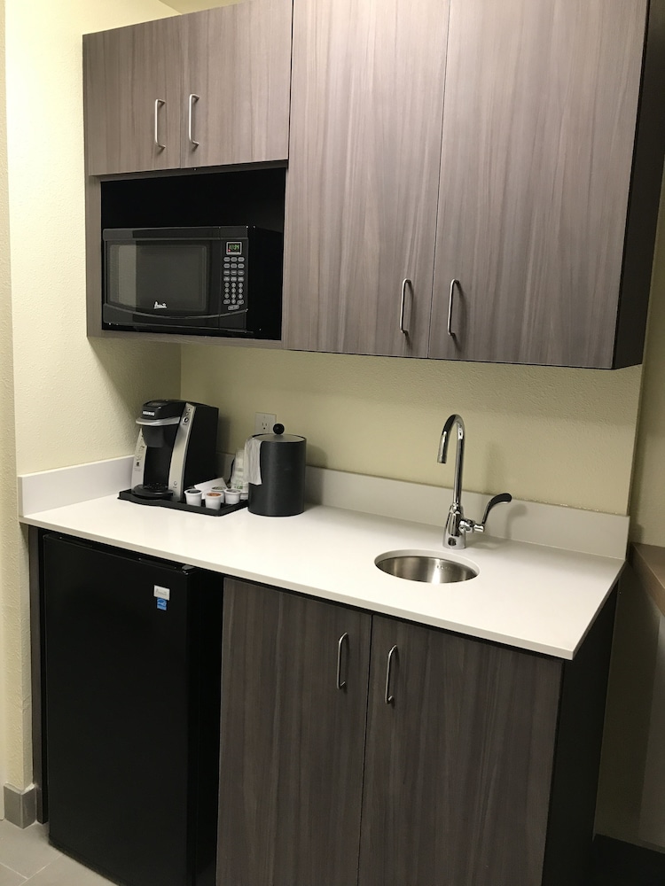 Holiday Inn & Suites Asheville-Biltmore Village Area 61/70