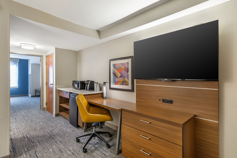 Holiday Inn Express Petersburg 61/70