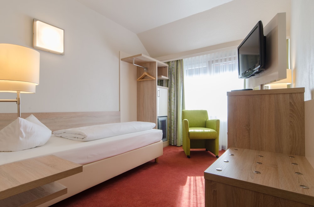 Garden Hotel 18/40
