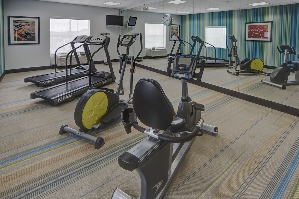 Holiday Inn Express Hotel Suites Cookeville 42/73