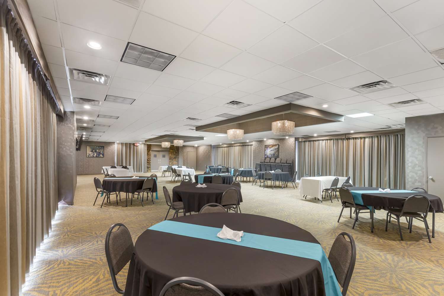 Best Western Plus Landing View Inn & Suites 39/51