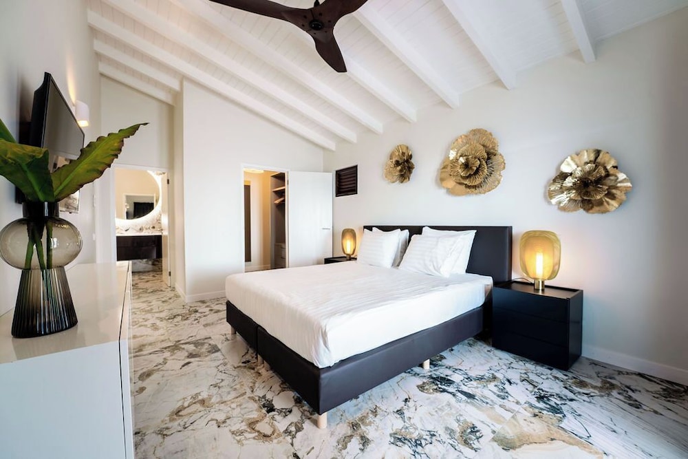 Papagayo Beach Resort 19/72