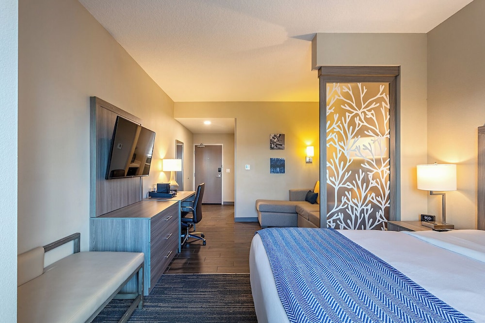Suite, Triple, King Bed