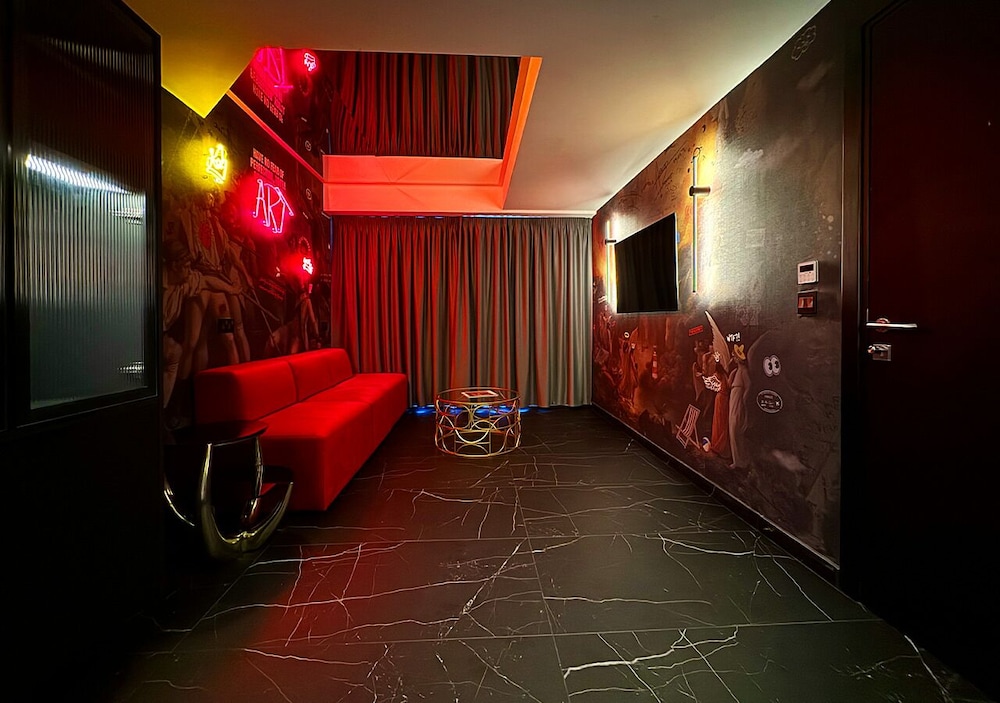 So City Hotel - Adults Only 36/64