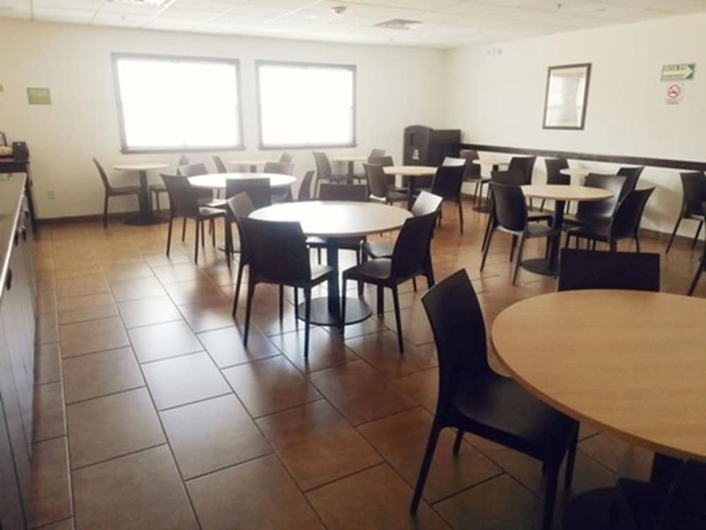Microtel Inn and Suites by Wyndham Toluca 36/41