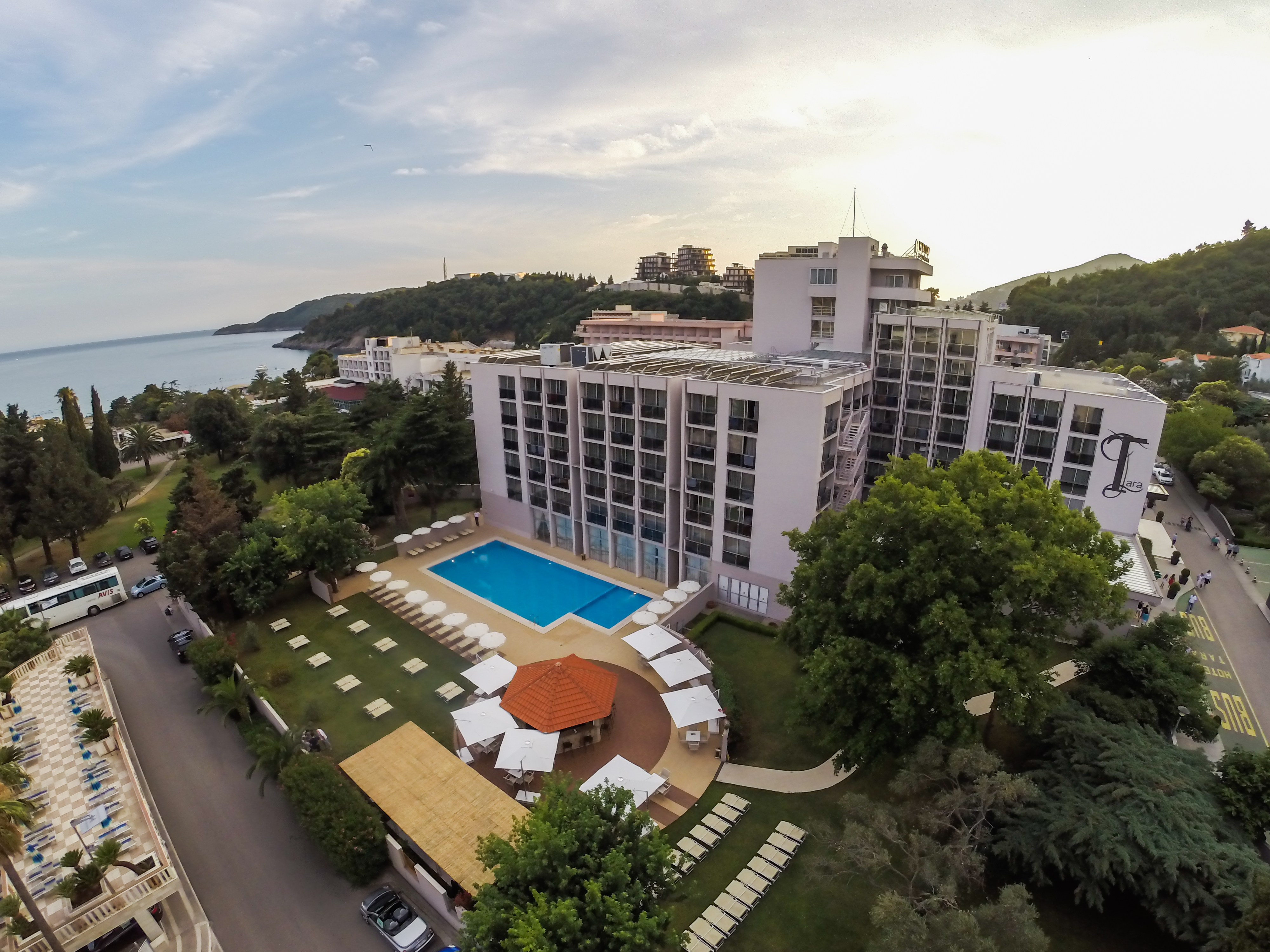 Tara Hotel 6/81