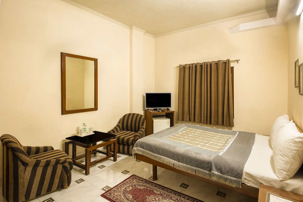 AIRPORT HOTEL. 16/56
