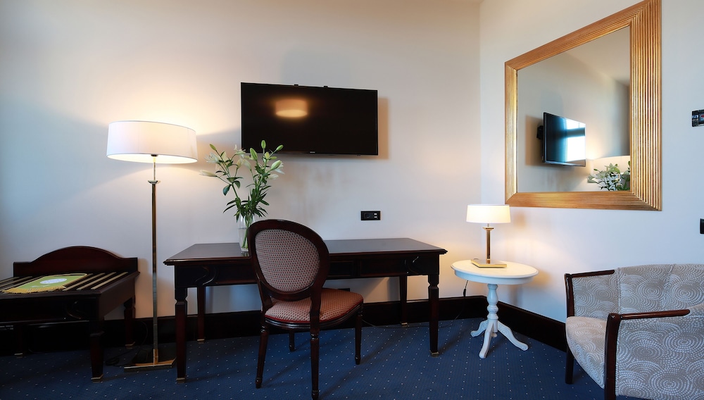 Arbiana Heritage Hotel 56/78